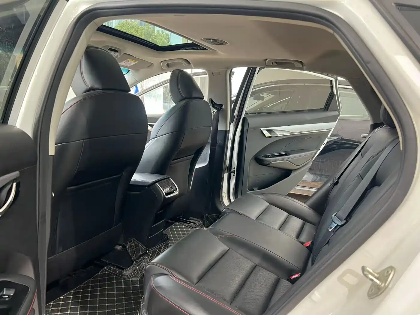 Photo 6 - Geely Binrui