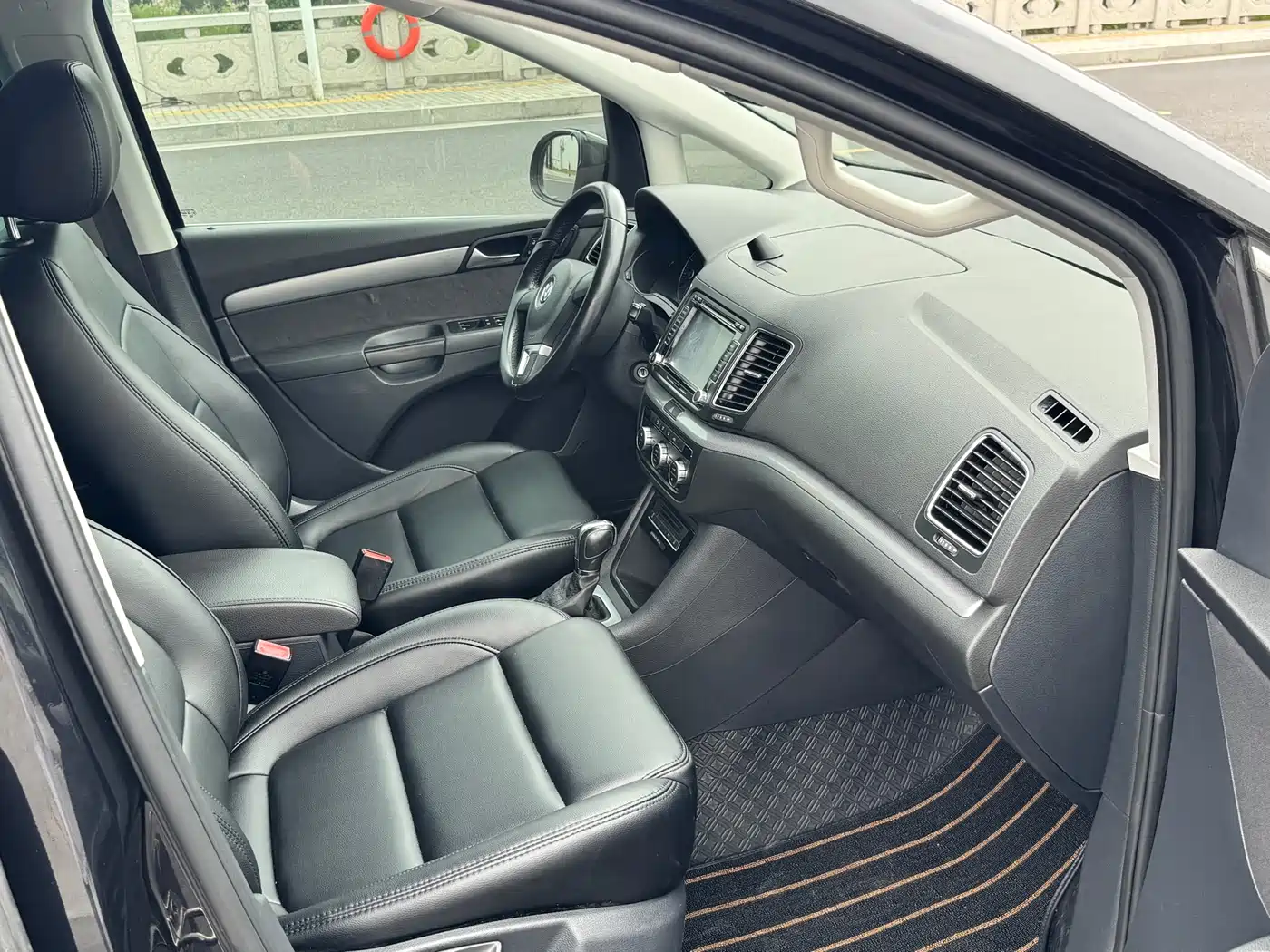 Volkswagen Sharan 2013 1.8TSI Standard фото 15
