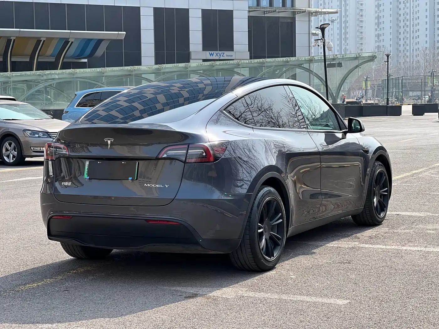TESLA MODEL Y
