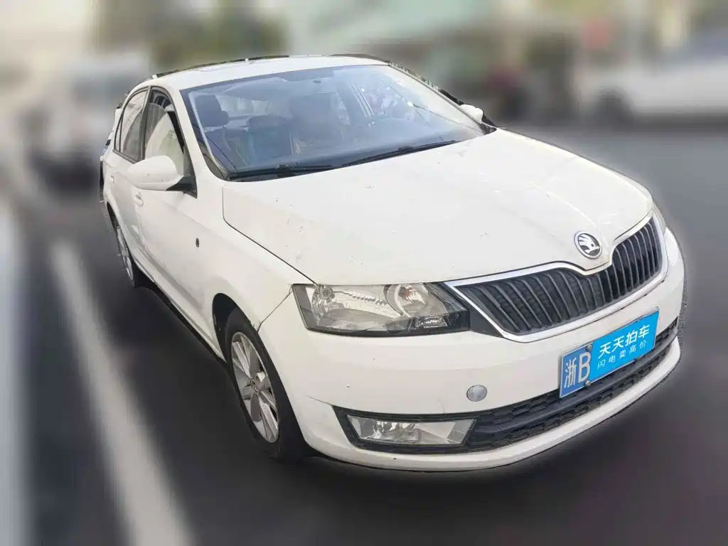 Photo 3 - Škoda Rapid