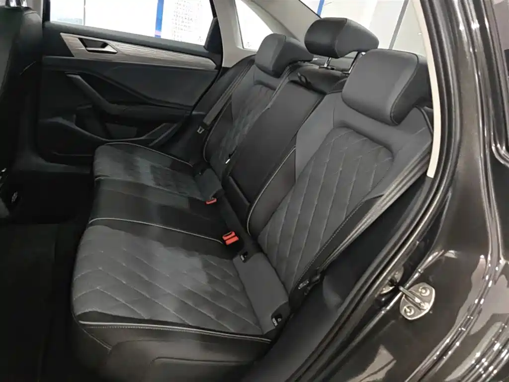 Volkswagen Sagitar 2025 Model Second Facelift 300TSI DSG Transcend Edition фото 17