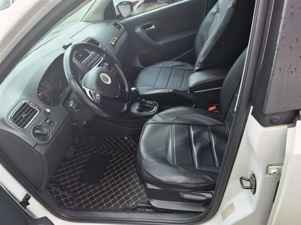 Volkswagen Polo 2016 1.6L Automatic Comfort фото 15