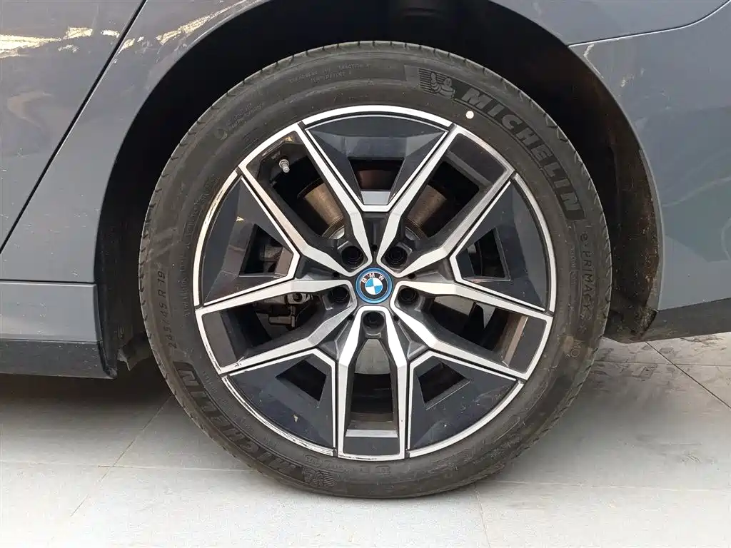 BMW i5 2024 2024 eDrive 35L Premium Model M Sport Package