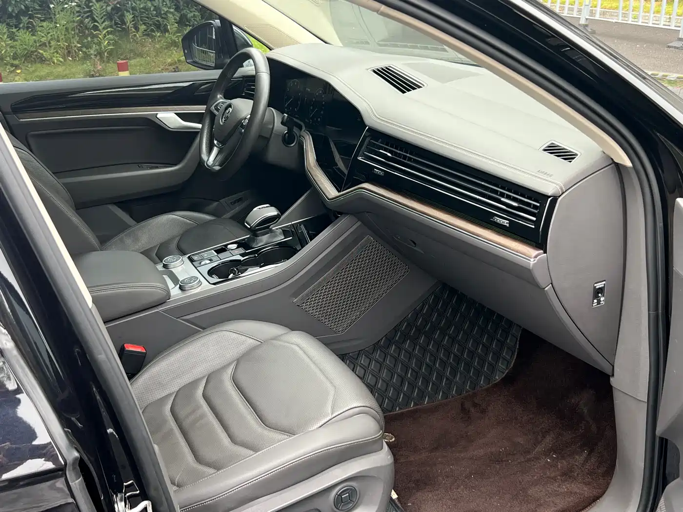 Volkswagen Touareg 2019 2.0TSI Sharp Wing Edition China VI фото 9