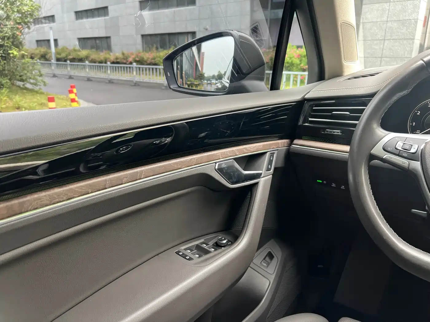 Volkswagen Touareg 2019 2.0TSI Sharp Wing Edition China VI фото 14