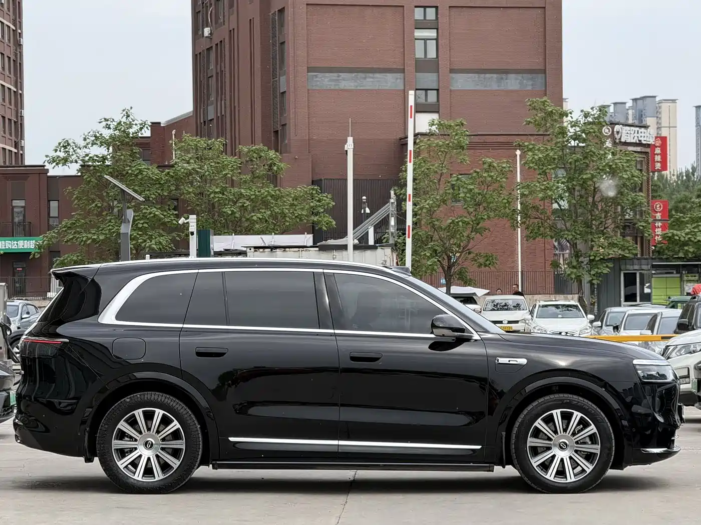 AITO Wenjie AITO M8 2025 Range Extender Max+ Edition 53.4kWh 5-seater фото 7