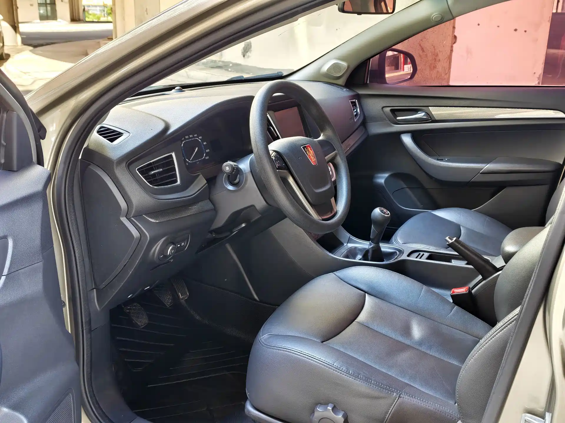 Фото 8 - Roewe 360