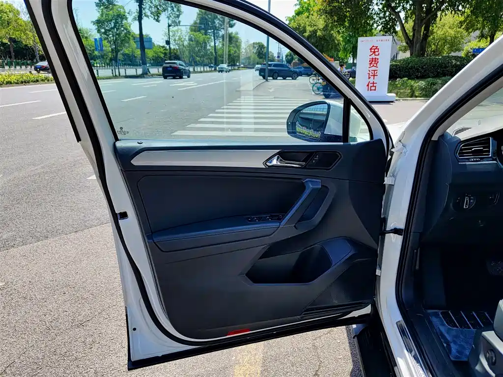 Volkswagen Tiguan L 2019 330TSI Auto 2WD Panorama Comfort Edition China V фото 6
