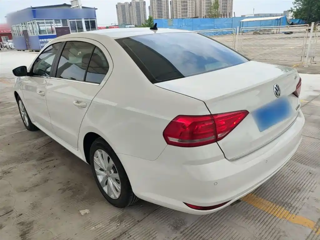 Volkswagen Lavida 2015 1.6L Automatic Comfort Edition фото 5