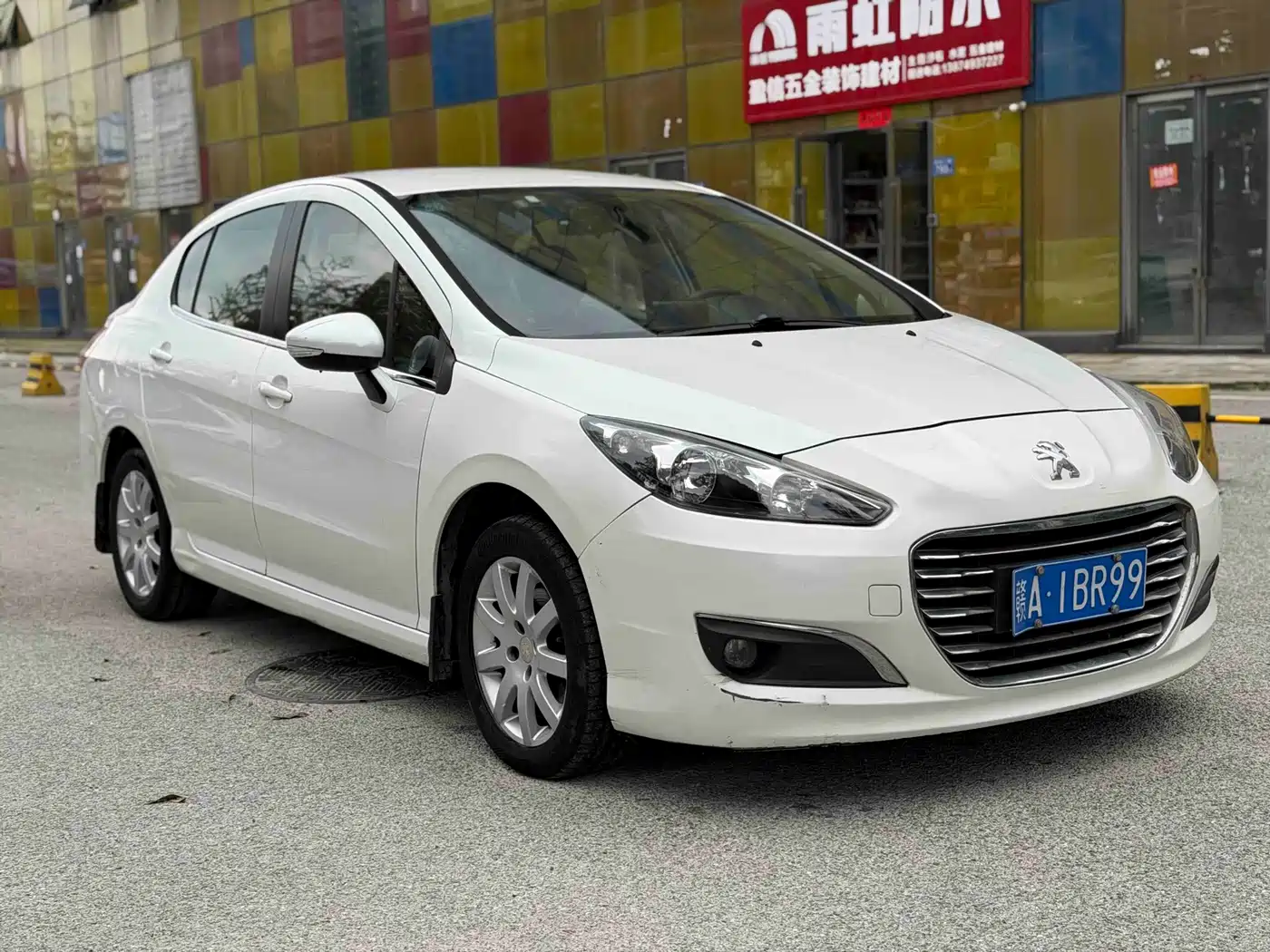 Peugeot 308 2014 Model Joy Edition Classic 1.6L Automatic Superior Style фото 3
