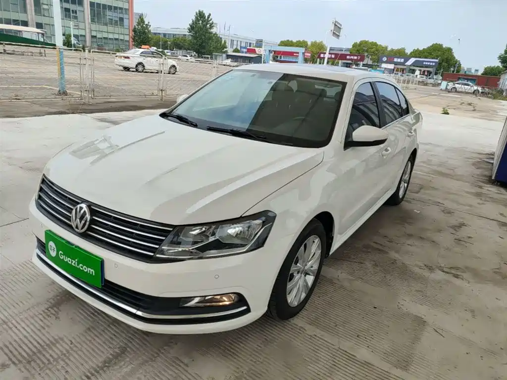 Volkswagen Lavida 2015 1.6L Automatic Comfort Edition фото 2
