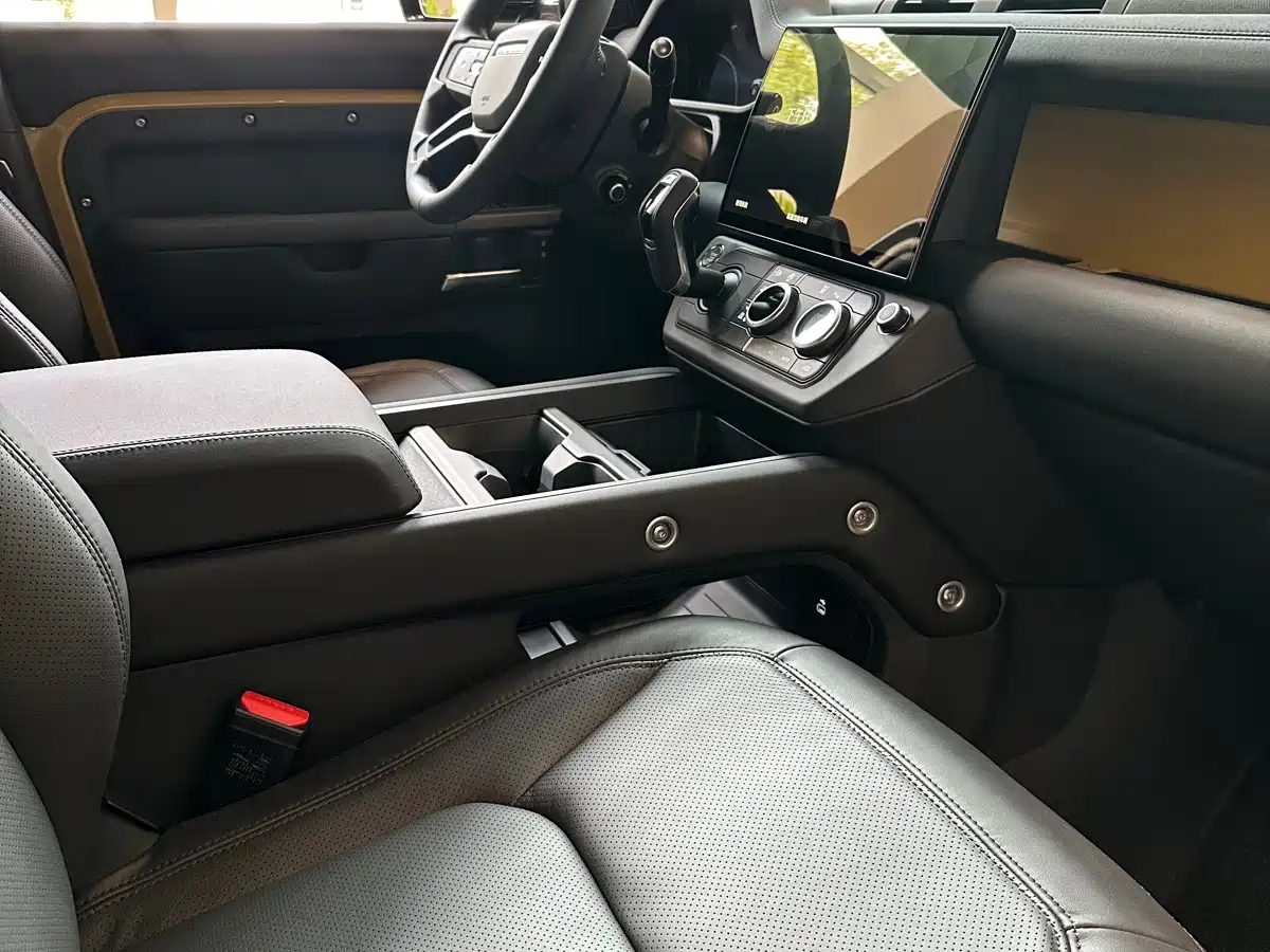 Land Rover Defender 2026 110 3.0T P400 TROPHY Edition фото 4
