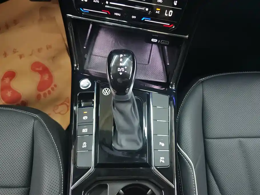 Volkswagen Passat 2024 380TSI Starlight Luxury Edition фото 16