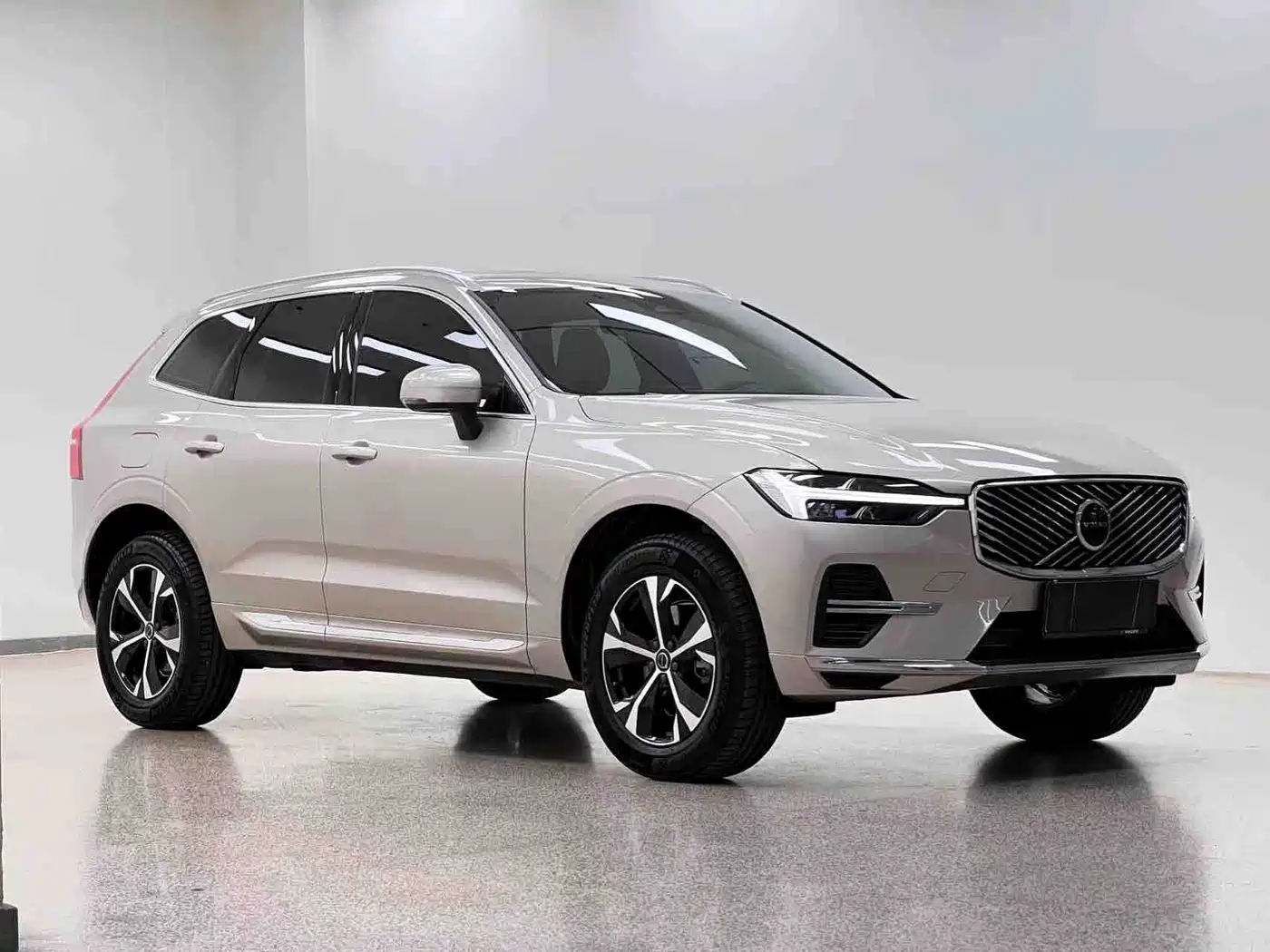 Volvo XC60 2026 2026 Model B5 AWD Smart Elite Luxury