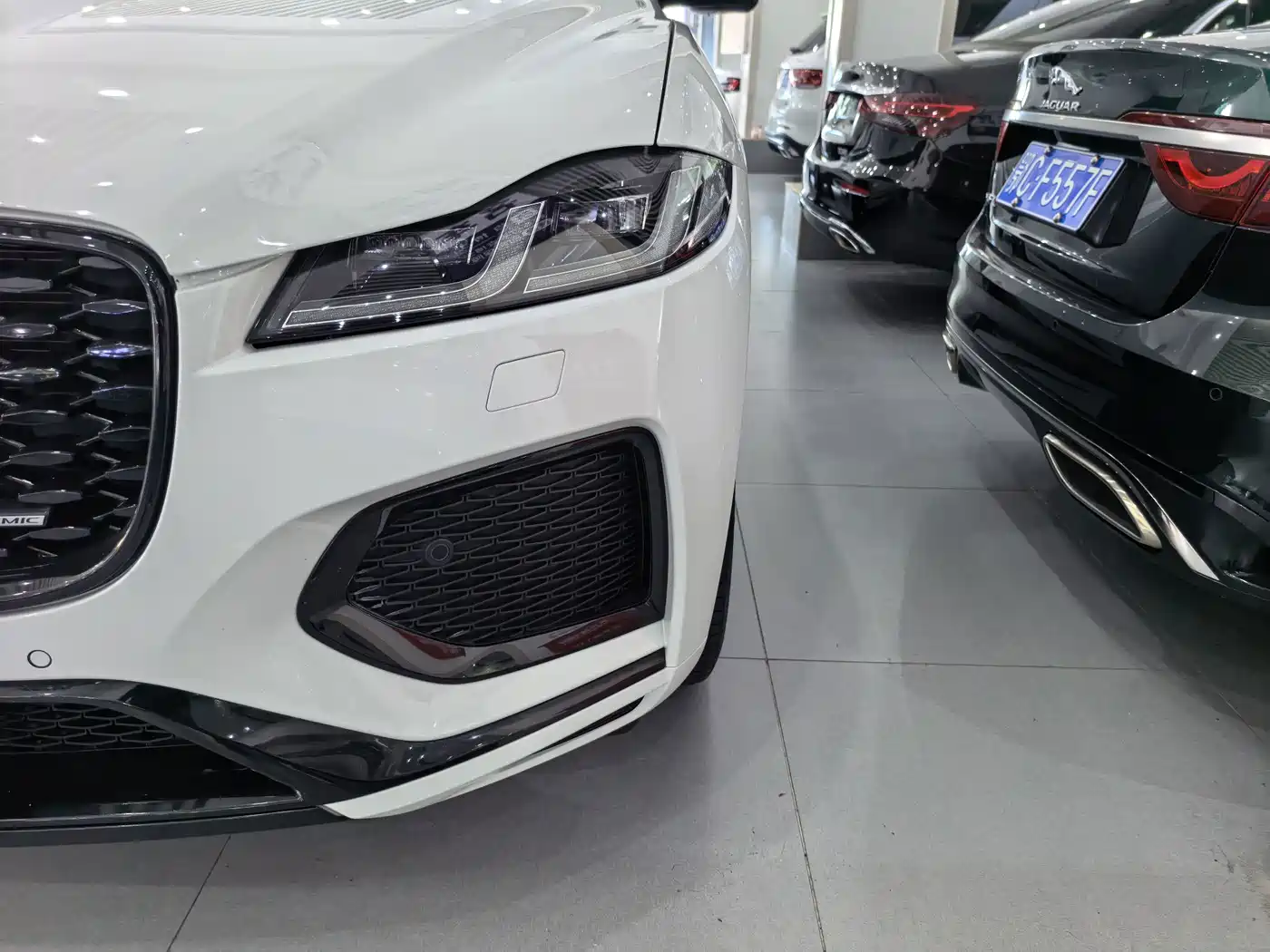 Jaguar F-PACE 2023 2022 P250 R-Dynamic BLACK
