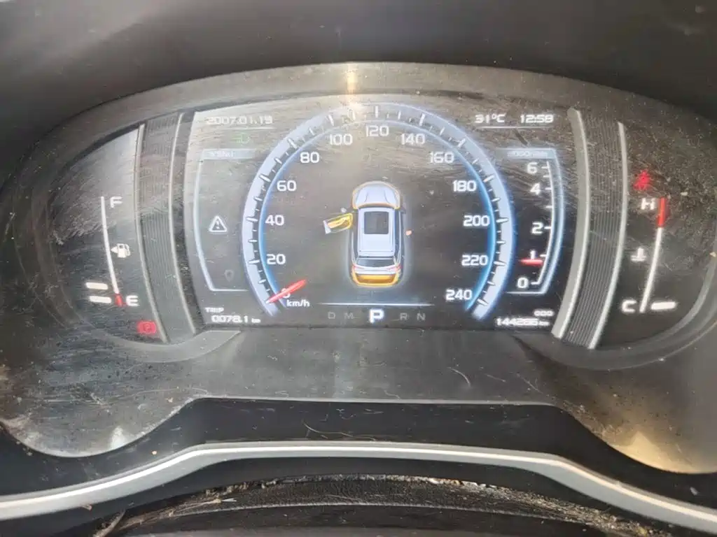 Фото 12 - Geely Atlas