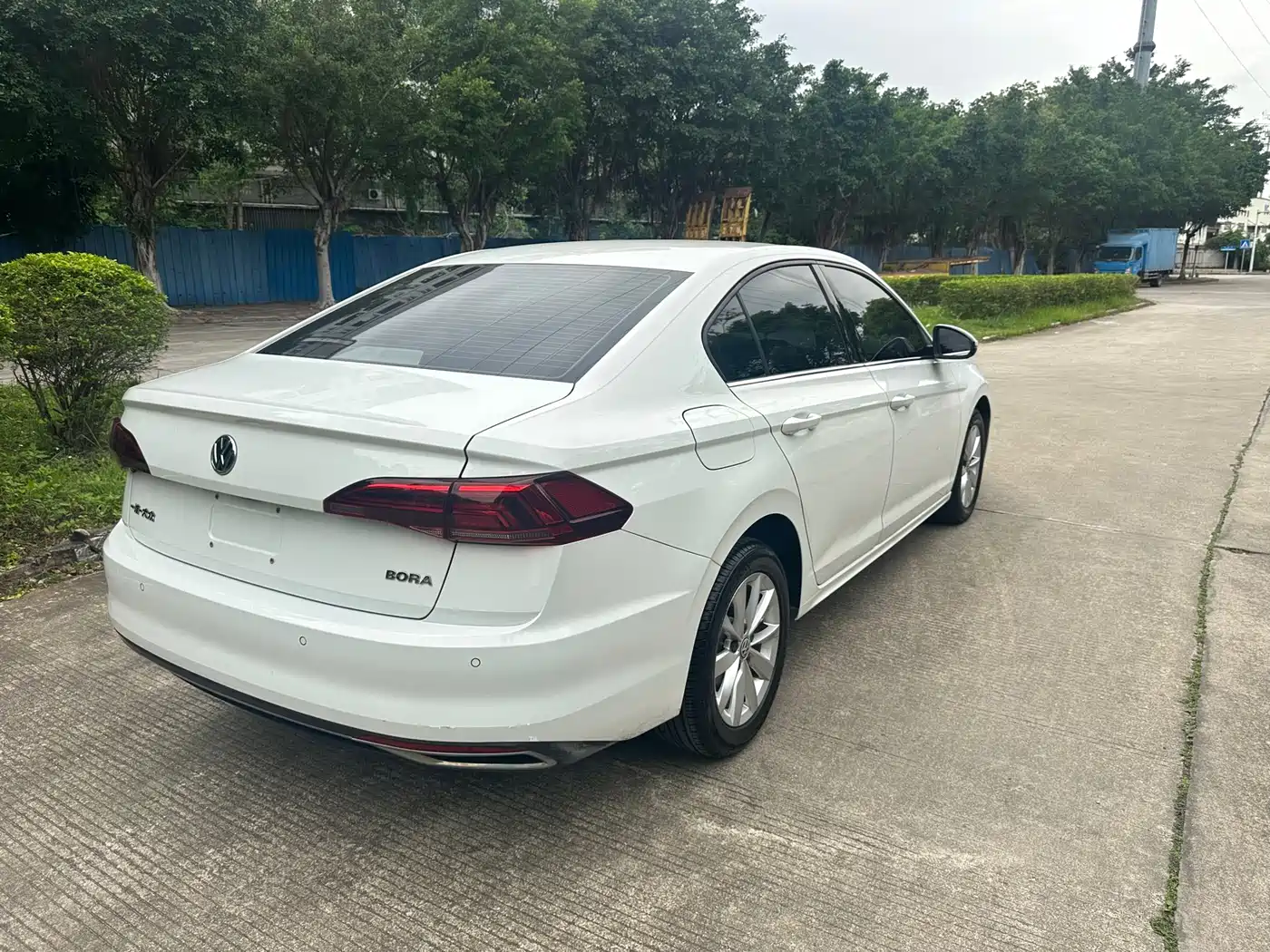 VOLKSWAGEN BORA