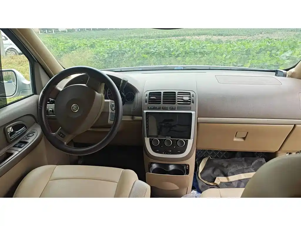 Photo 5 - Buick GL8