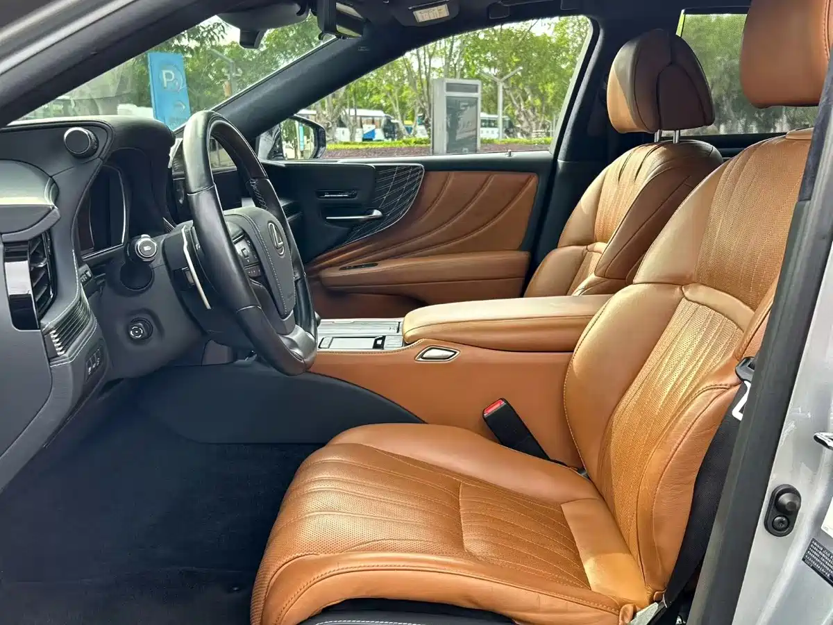 Lexus LS 2021 500h Executive Edition фото 3