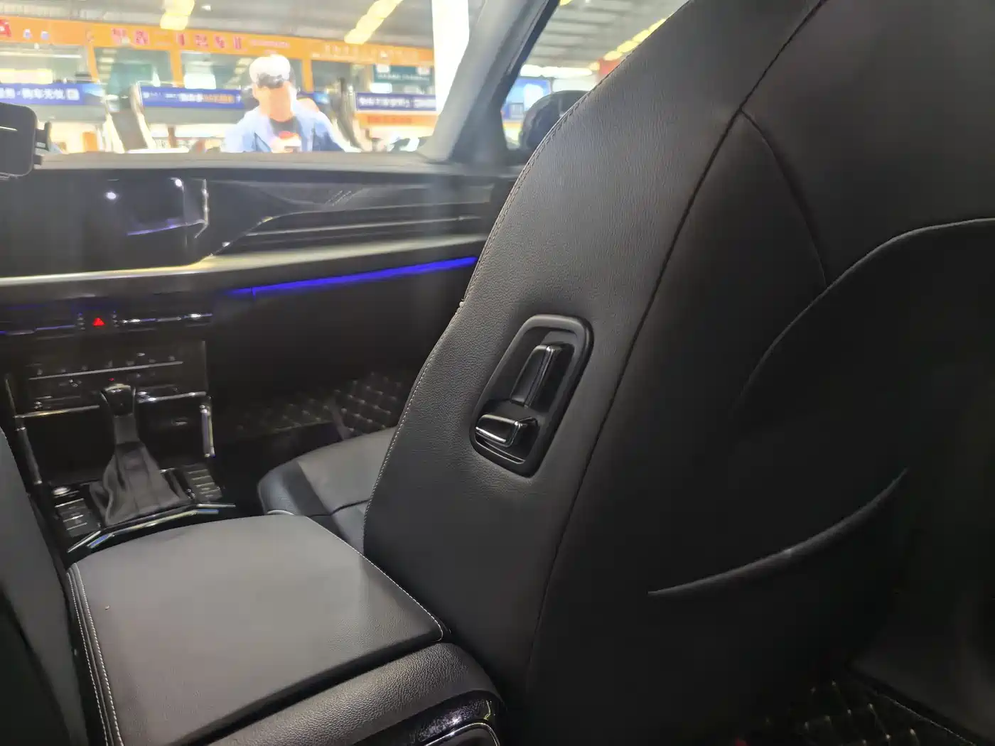 Volkswagen Passat 2023 330TSI Luxury Edition фото 9