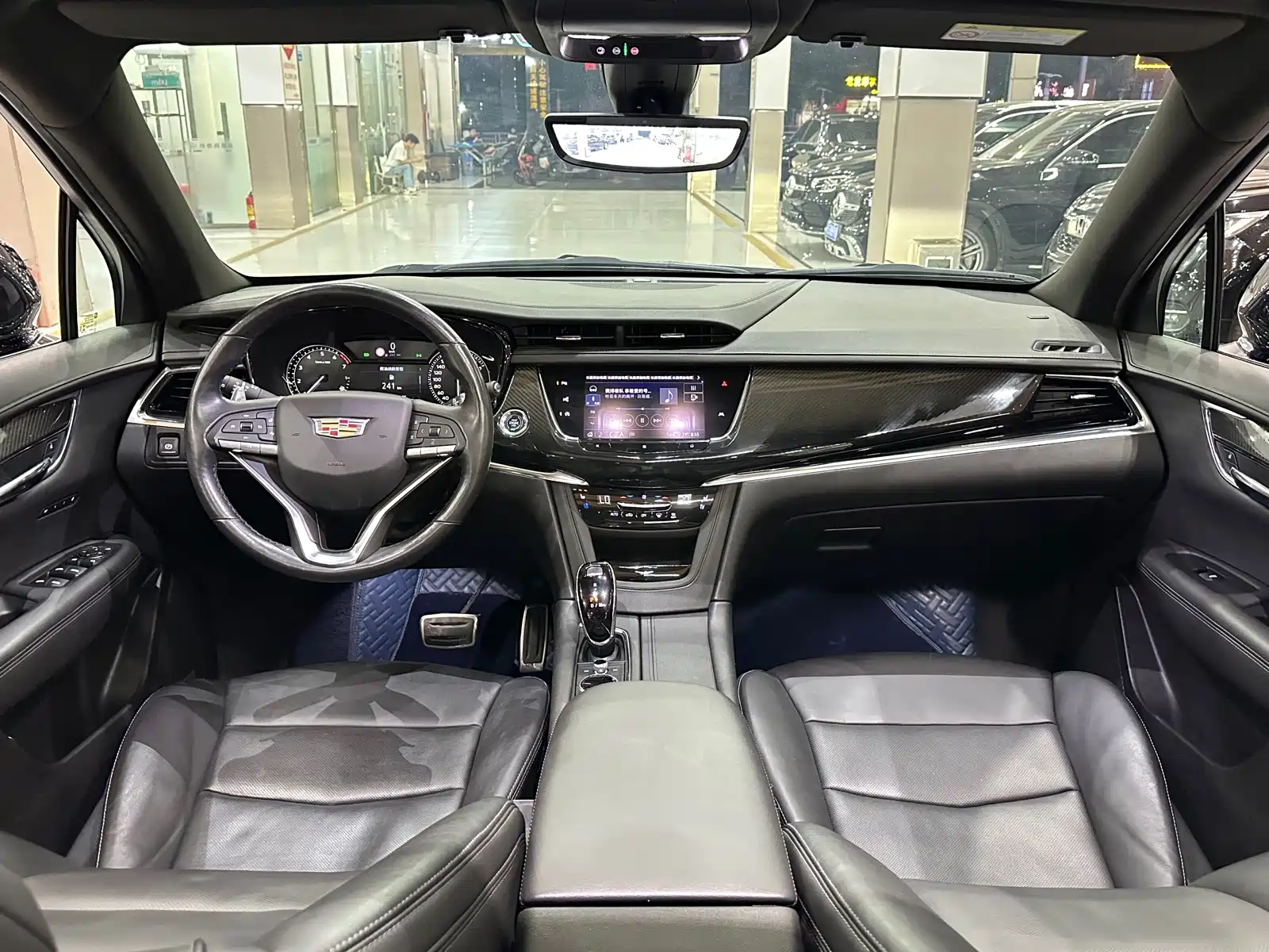 Фото 8 - Cadillac XT6