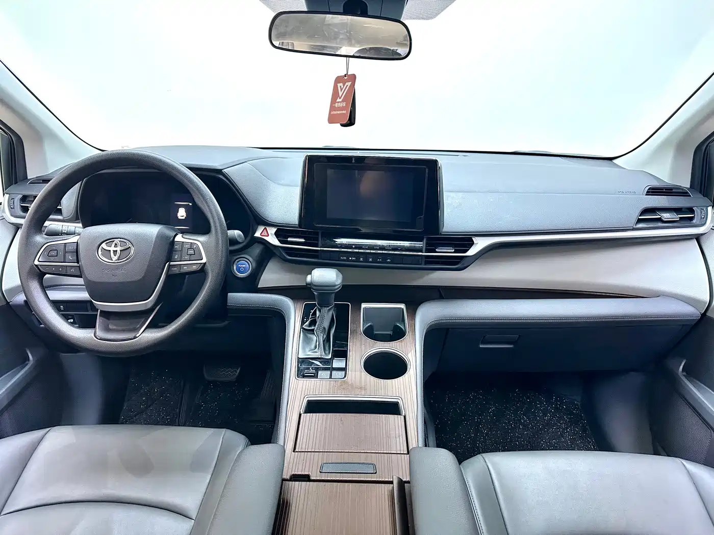 Toyota Sienna 2023 2.5L Hybrid Comfort Edition фото 13
