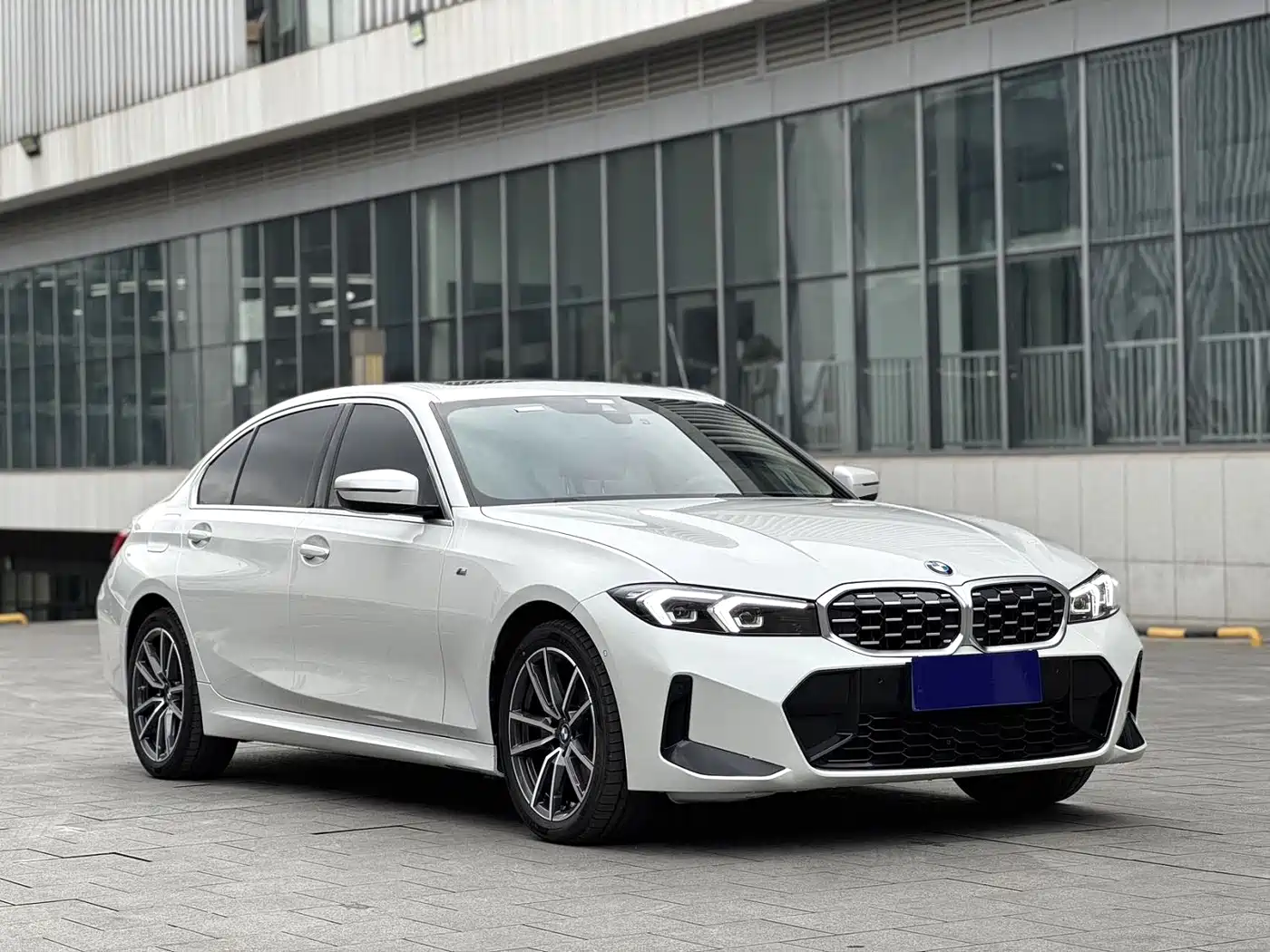 BMW 3 Series 2023 325Li M Sport Package фото 3