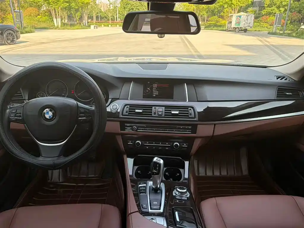 BMW 5 Series 2017 525Li Leading Edition фото 14