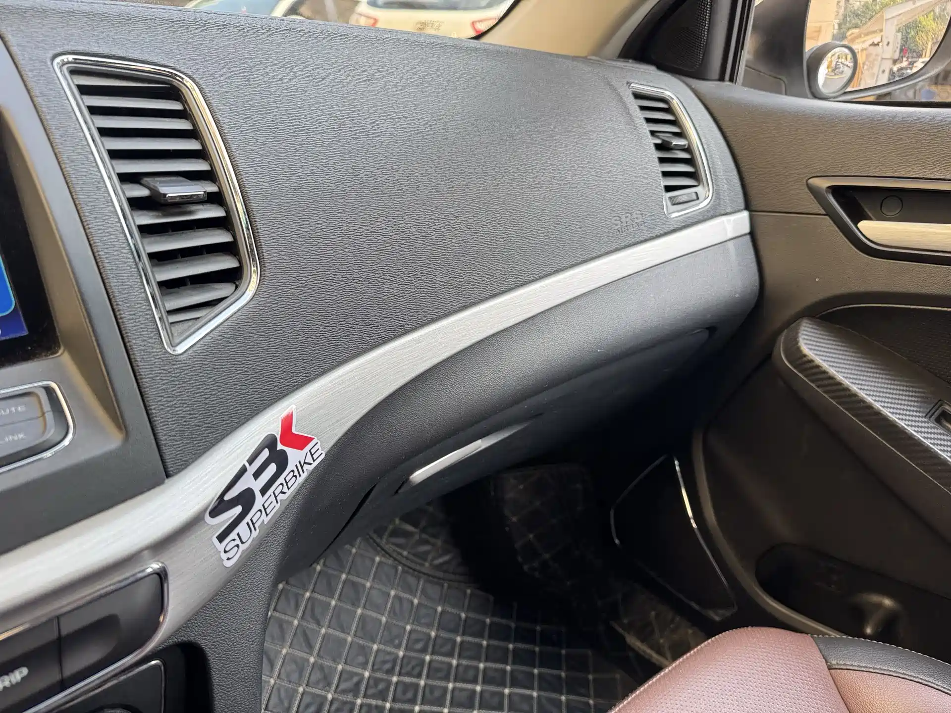 Фото 8 - Geely Vision