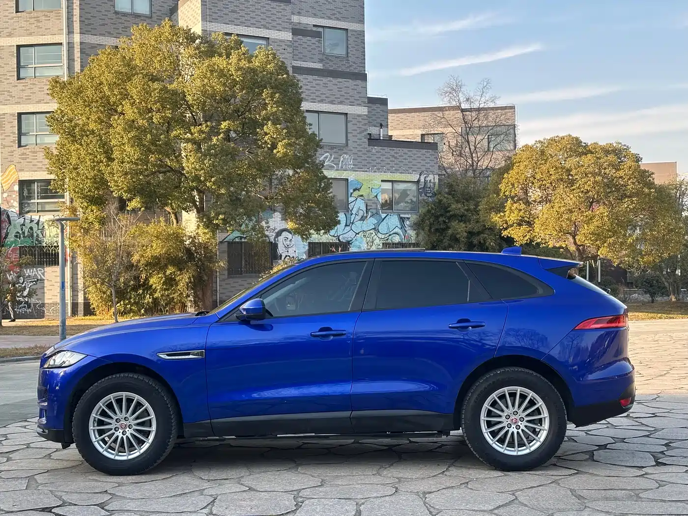 Photo 5 - Jaguar F-PACE