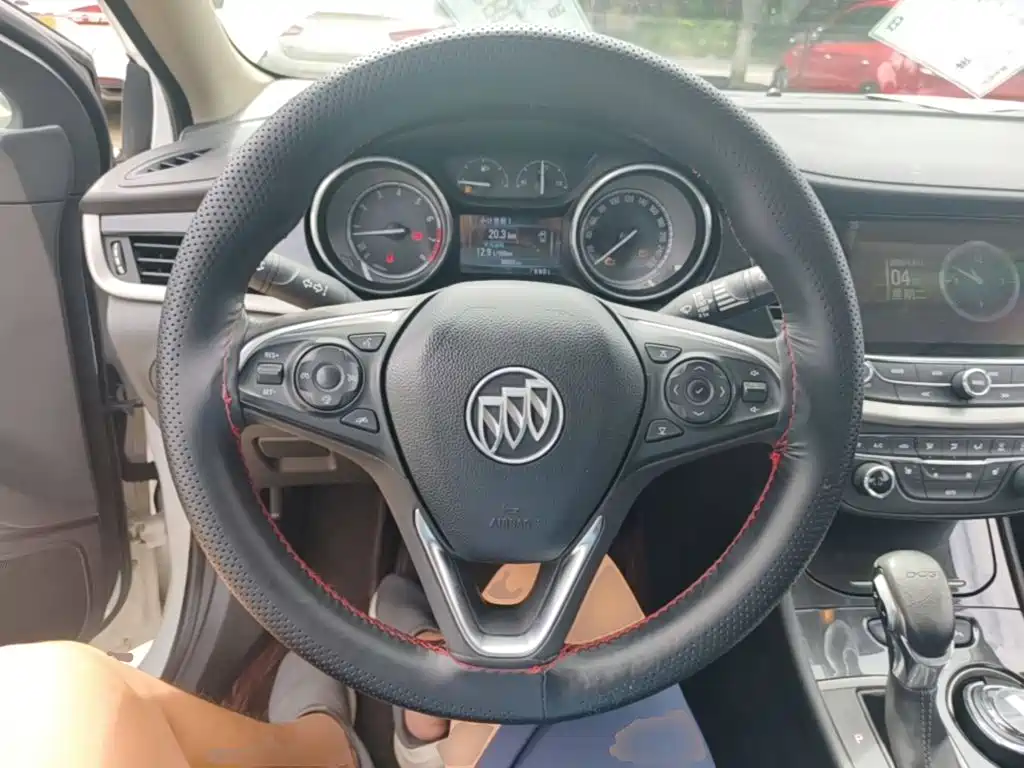 Photo 11 - Buick Verano