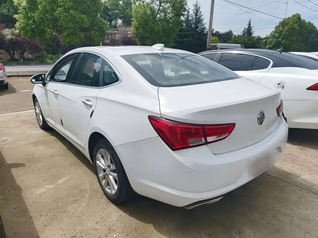 Photo 5 - Buick Verano