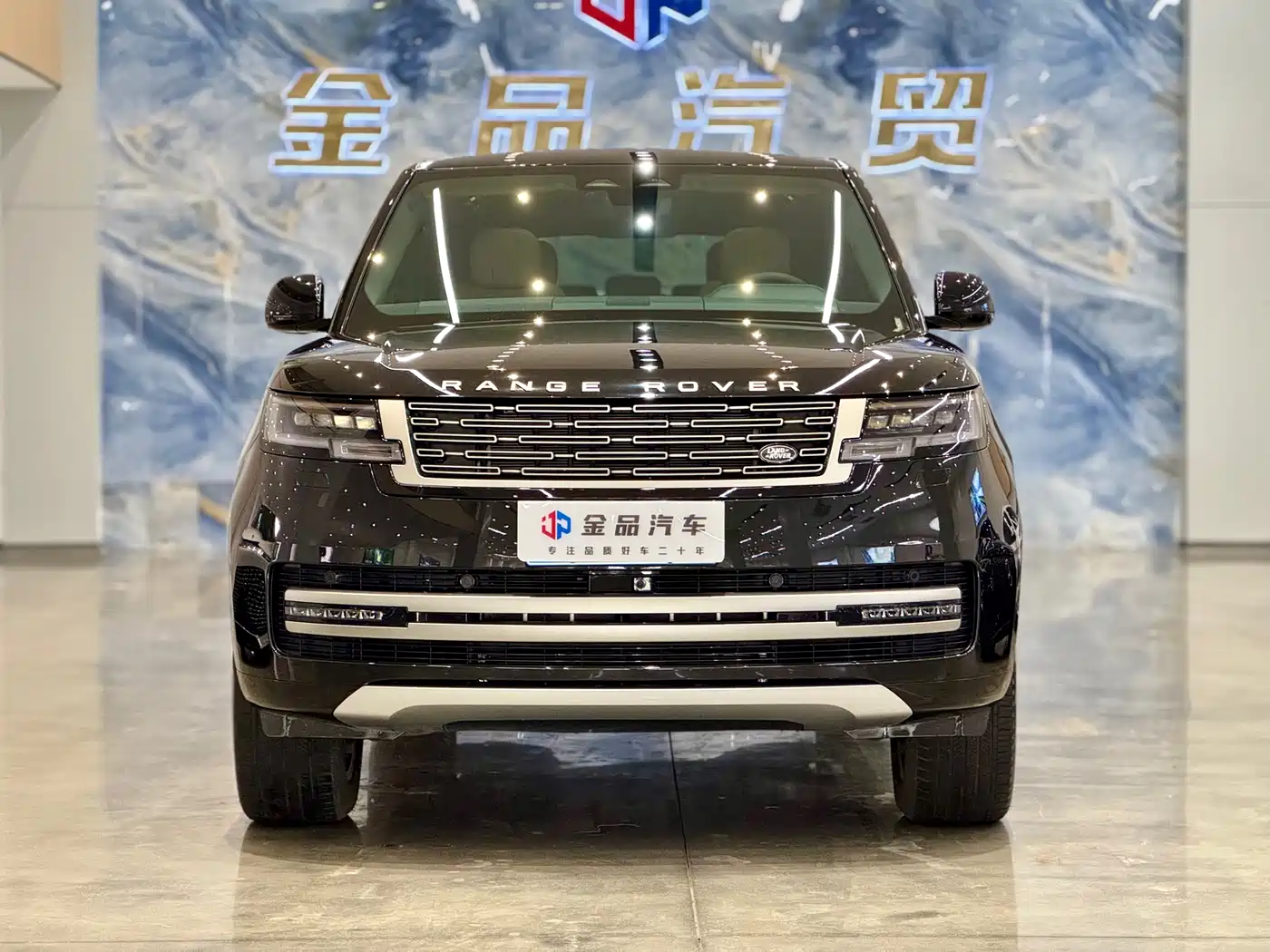 Land Rover Range Rover 2024 3.0 L6 400PS Golden Age Extended 7-Seater фото 2