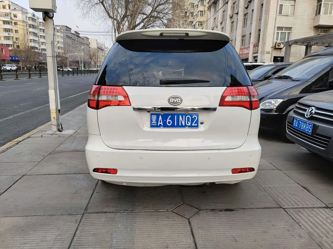 BYD M6 2017 2015 2.4L Automatic Premium Edition