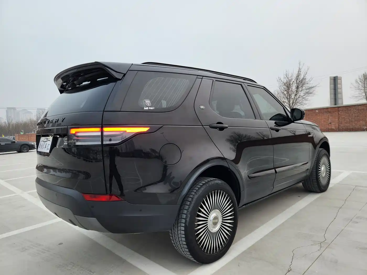 Land Rover Discovery 2019 3.0 SC V6 SE фото 4