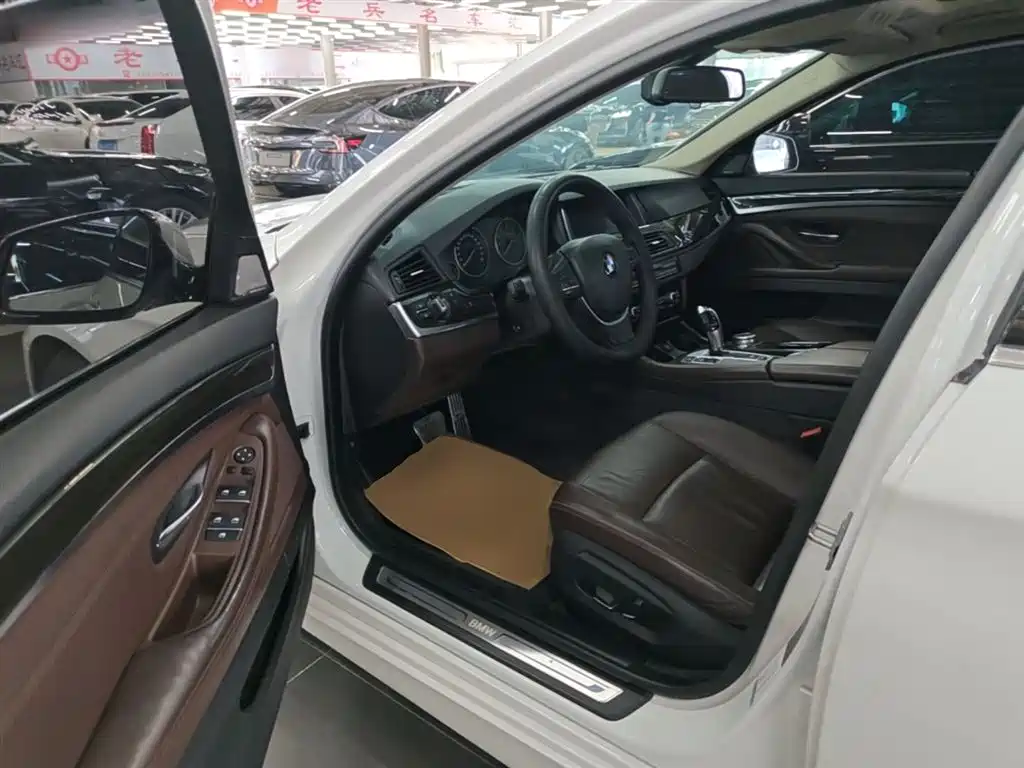 BMW 5 Series 2014 525Li Luxury Design Package фото 16