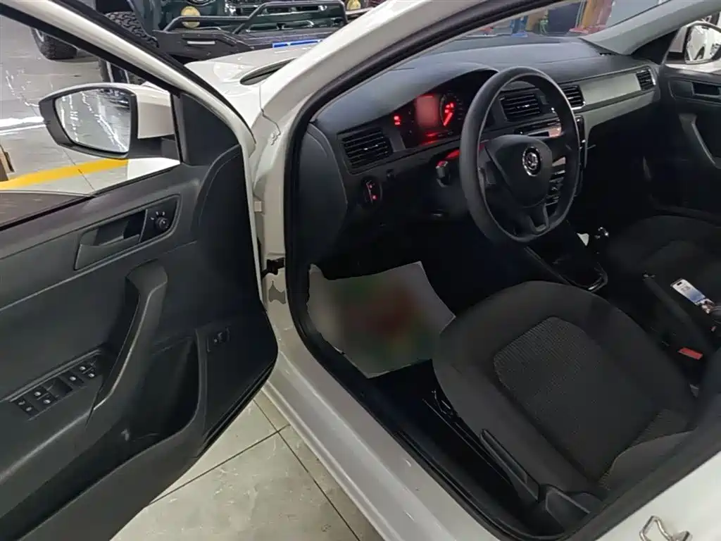 VOLKSWAGEN SANTANA
