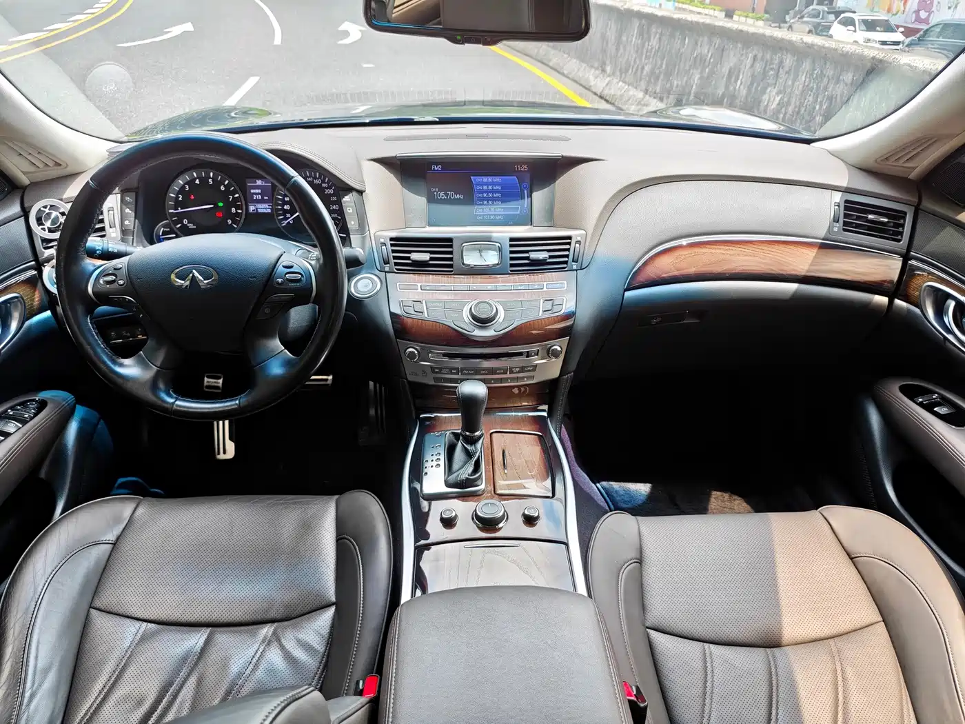 Фото 8 - Infiniti Q70