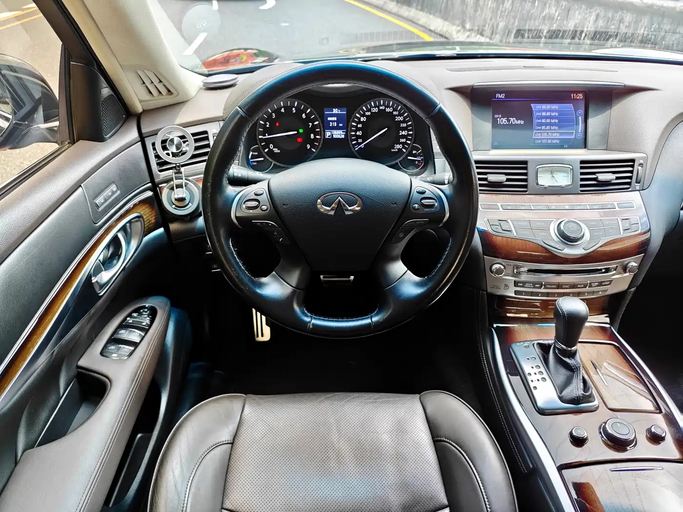 Фото 10 - Infiniti Q70