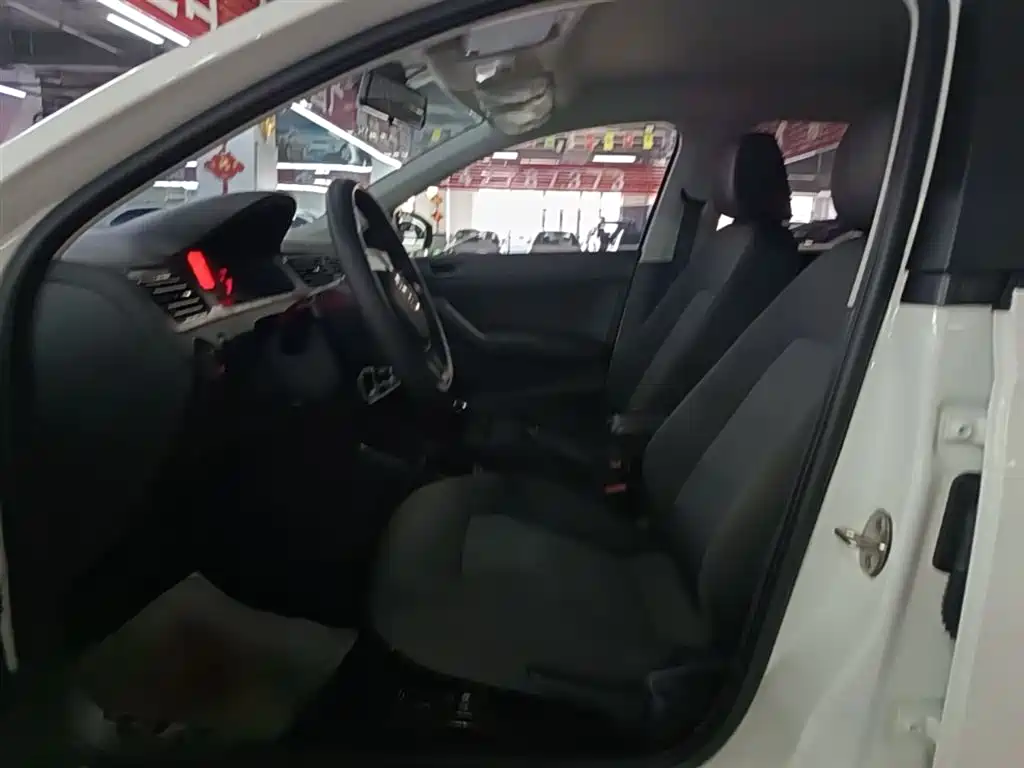 VOLKSWAGEN SANTANA