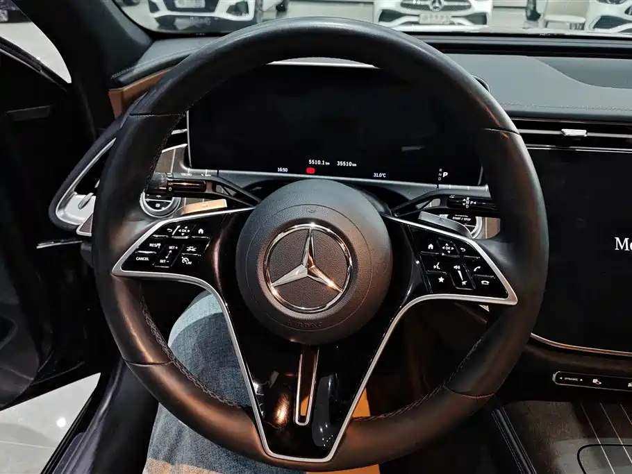 Mercedes-Benz E-Class 2024 E 300 L Fashion фото 14