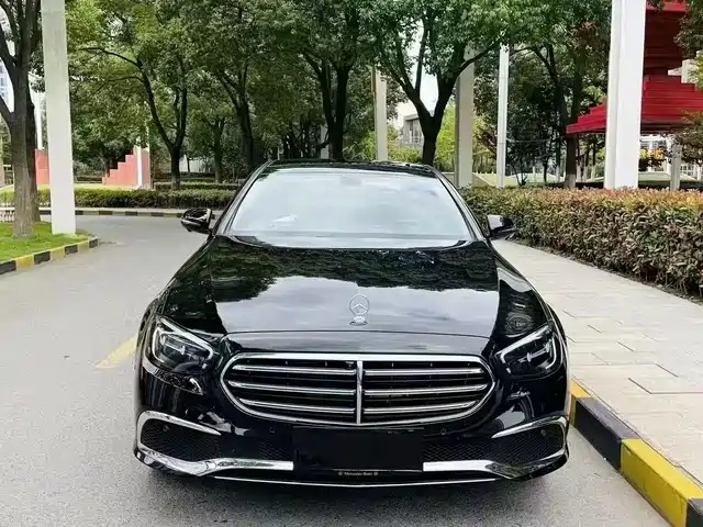 Mercedes-Benz E-Class 2023 E 300 L Fashion — фото 2