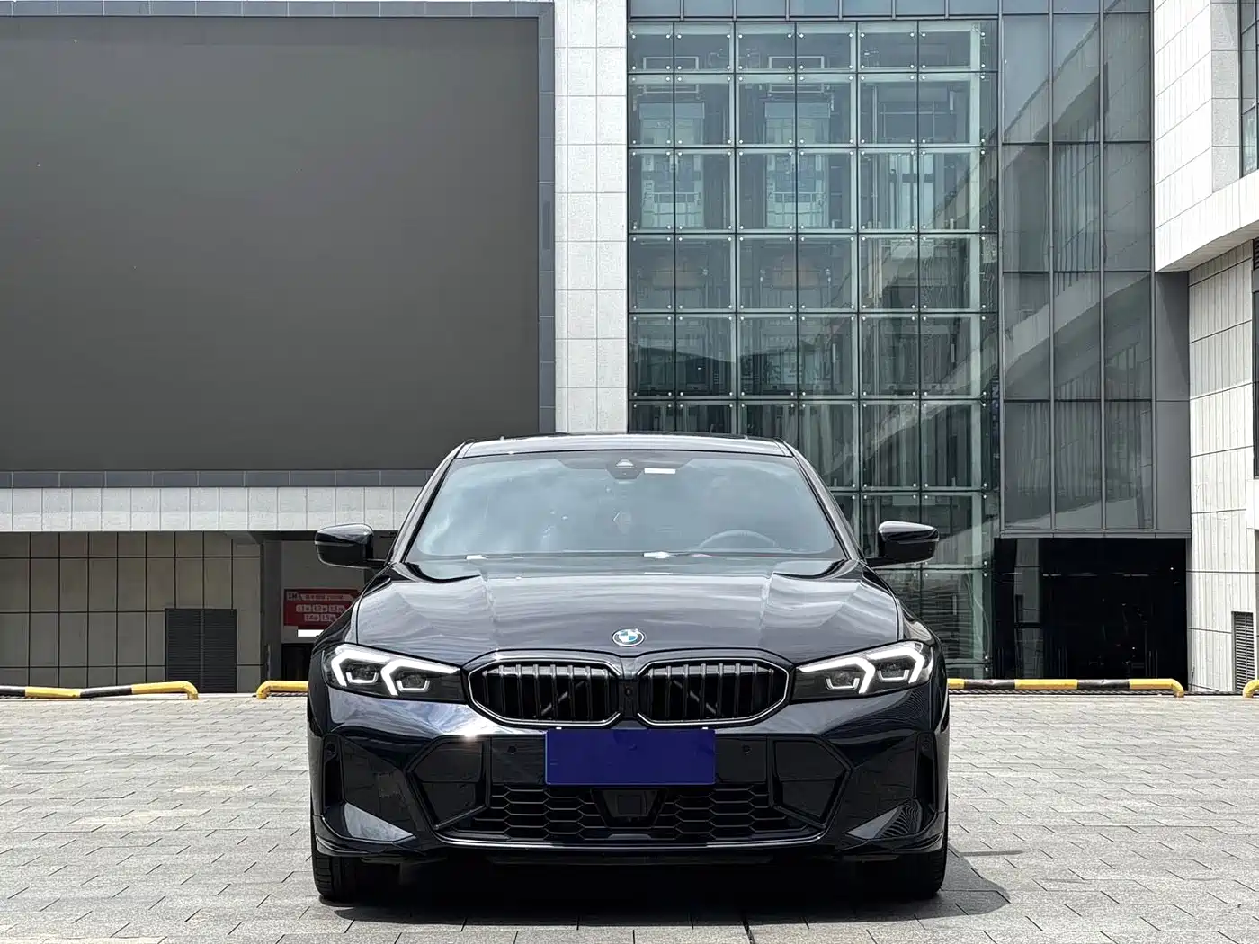 Photo 2 - BMW 3 Series