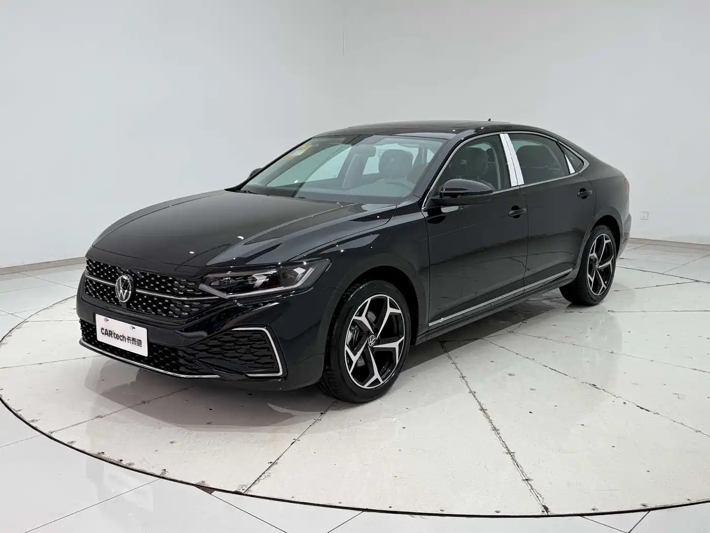 Volkswagen Passat 2026 Outstanding Edition 330TSI Starlight Elite Version фото 5