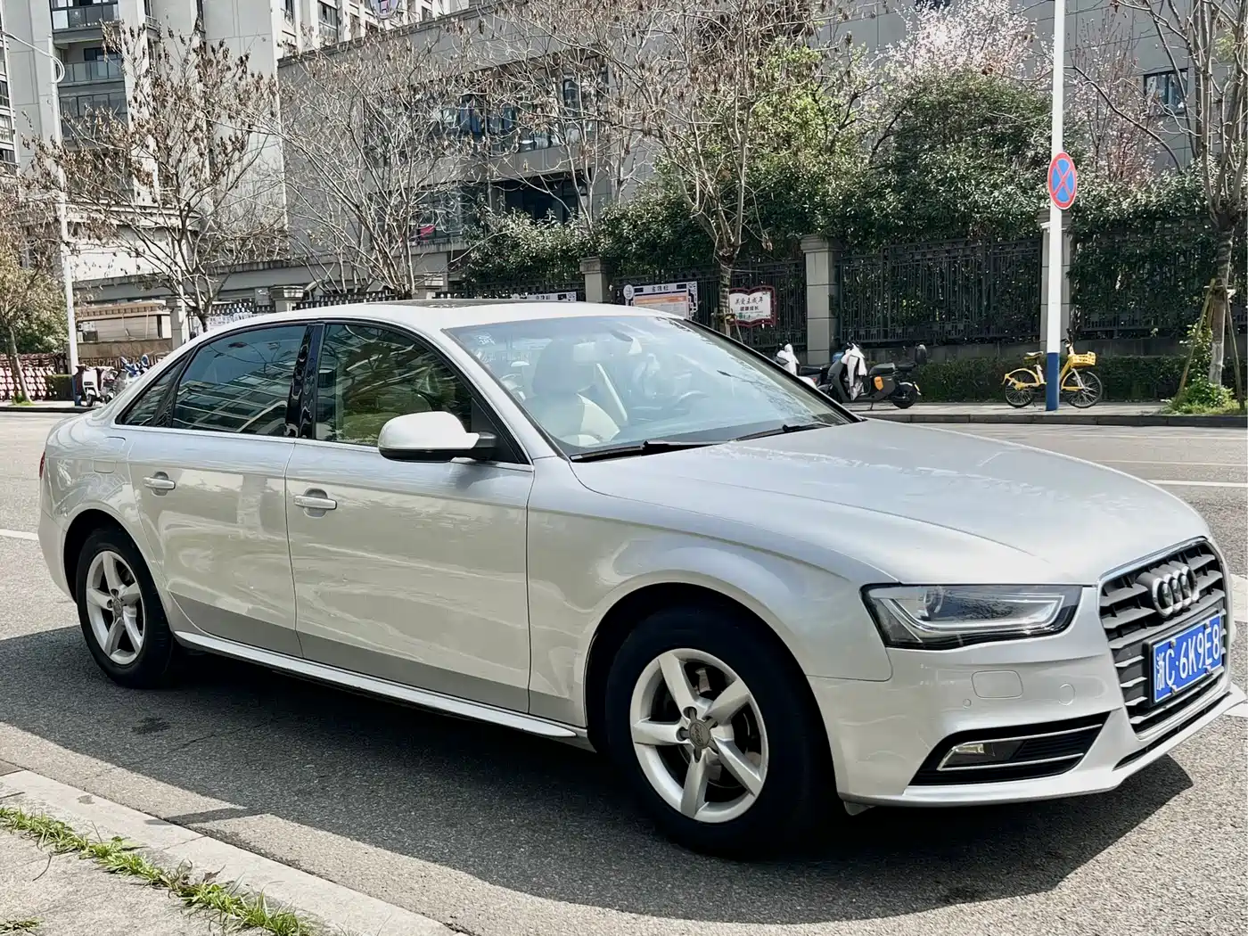 Audi A4L 2013 35 TFSI Automatic Comfort фото 8