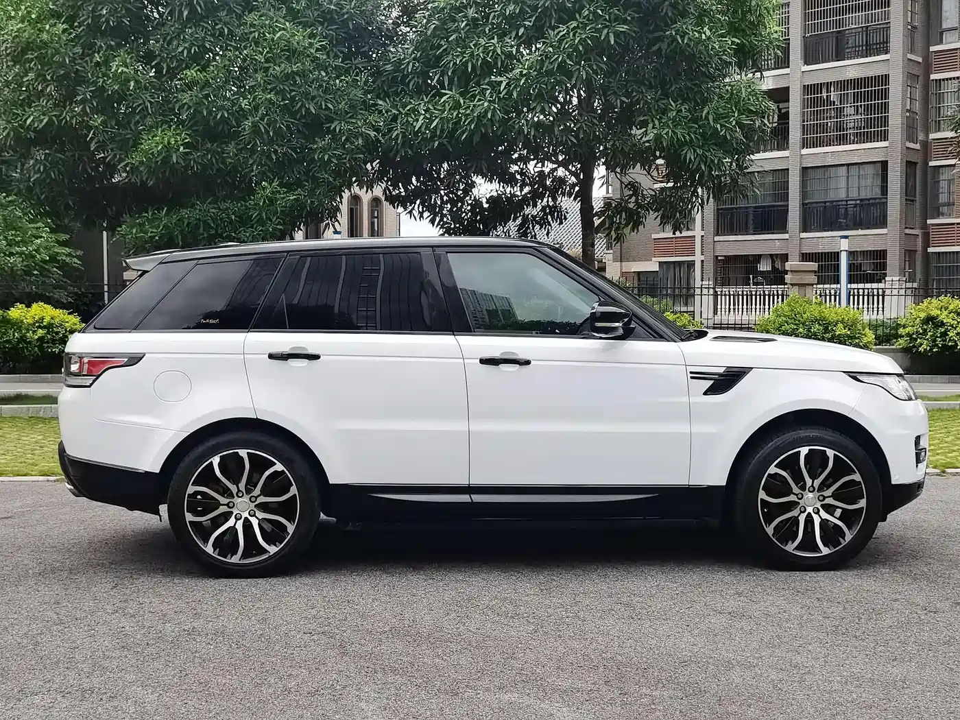 Land Rover Range Rover Sport 2014 3.0 SC V6 HSE DYNAMIC фото 19
