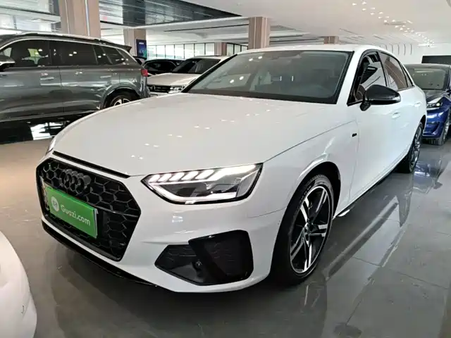 Audi A4L 40 TFSI, Люкс Драйв