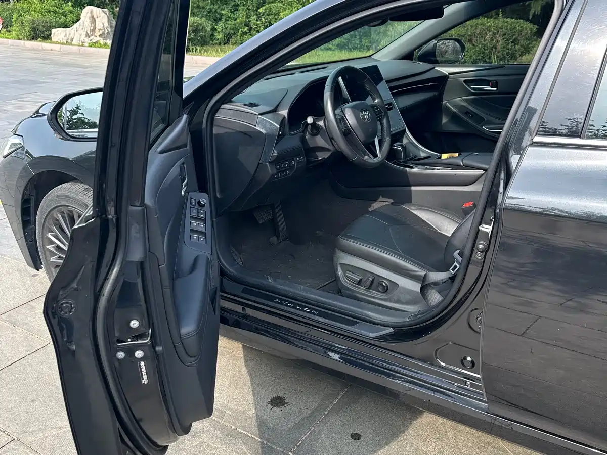 Toyota Avalon 2022 2.0L XLE Premium фото 7
