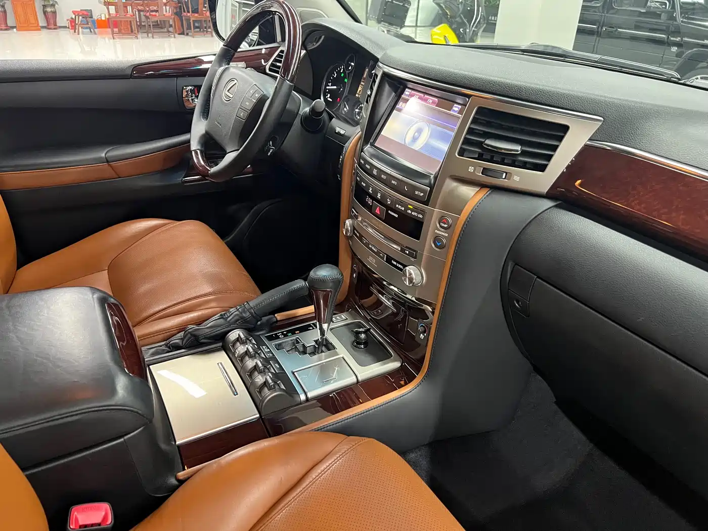 Lexus LX 2013 570 фото 22