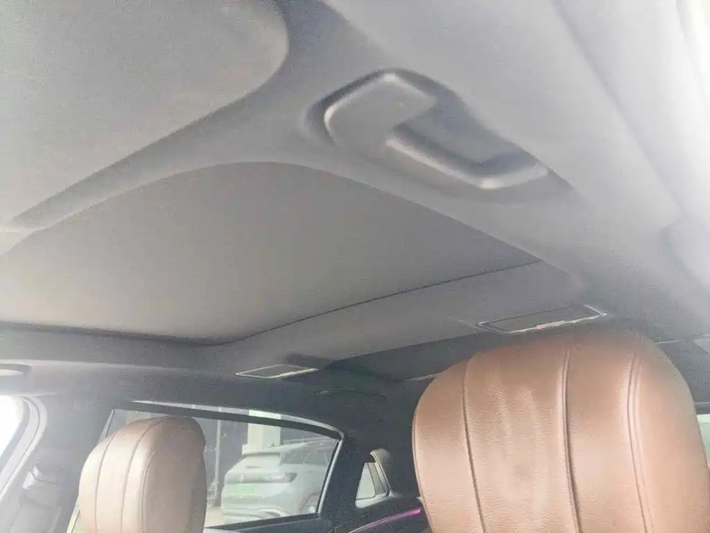 Photo 14 - Mercedes-Benz Maybach S-Class